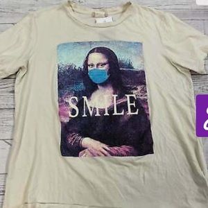 Altar'd State Tee Mona Lisa Smile mask, Size XS
